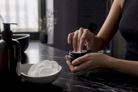 Managing Seborrheic Dermatitis With Korean Skincare - Lunara Cosmetics