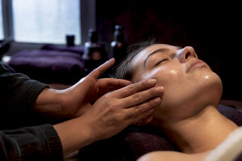Slugging in Korean Skincare: Does This K-Beauty Trend Work? - Lunara Cosmetics