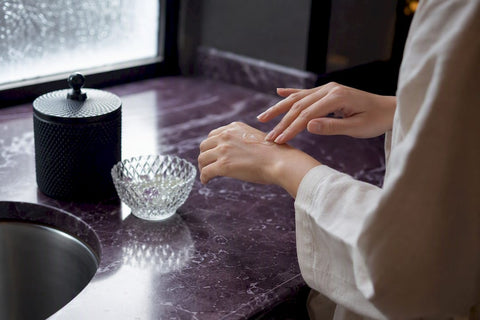 Retinol vs Retinal: Which One Should You Start With? - Lunara Cosmetics