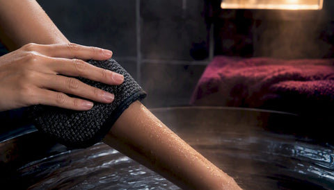 Stop Rubbing: How a 10–15 Minute Soak Makes a Korean Exfoliating Mitt Work - Lunara Cosmetics